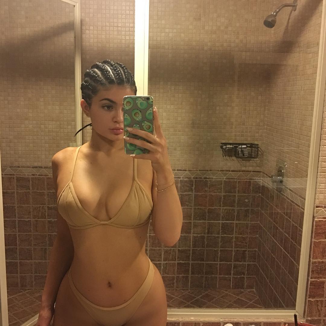 Kylie-Jenner-Selfie